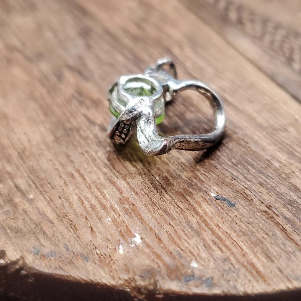 Peridot Green Crystal Heart Pendant ‎P124